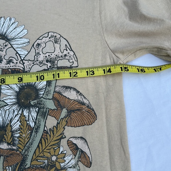 Tree Hugger Mushrooms 🍄 graphic tee front& back print Sand size XS - Picture 5 of 6